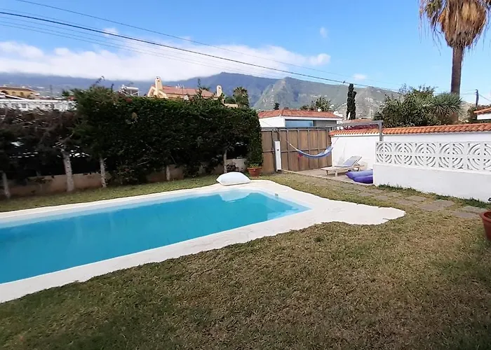 Moon In The Garden *