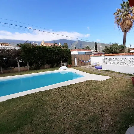 Moon In The Garden *