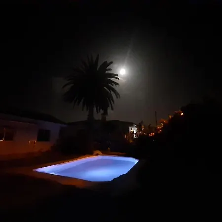 Daire Moon In The Garden *